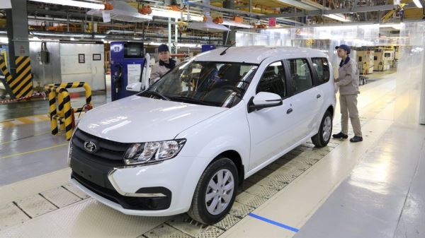 Цена на Lada Largus снизилась на 470 тысяч рублей