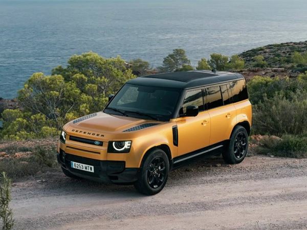 Land Rover представил новую спецверсию Defender, посвященную острову Ибица