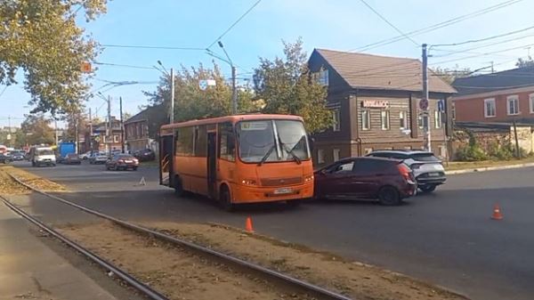 Две пассажирки автобуса Т-67 пострадали в ДТП в Нижнем Новгороде